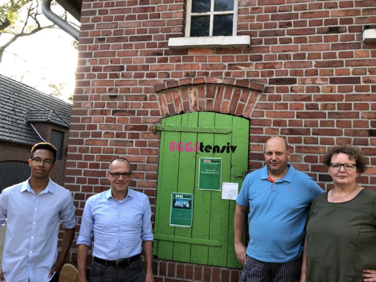 „Eigentlich passt das gut!“ – Oliver Kellner zu Besuch auf Hof Burholt